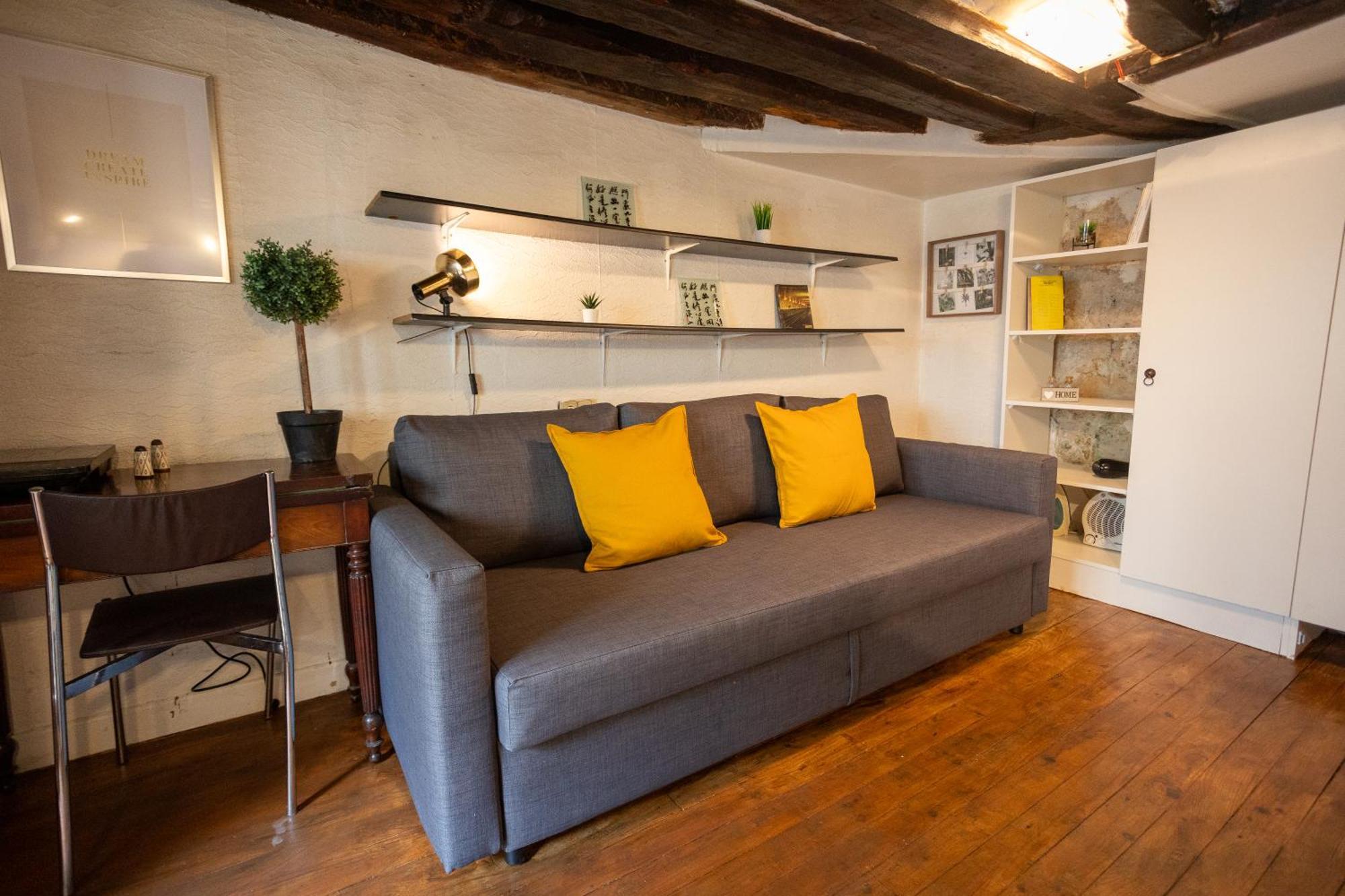 Appartamento Studio Cosy Romantique En Plein Coeur De Parigi Esterno foto