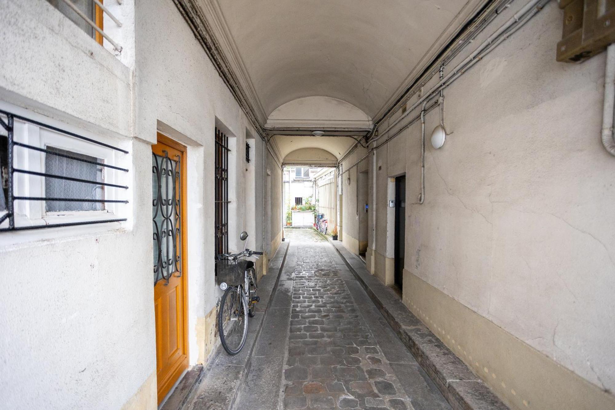 Appartamento Studio Cosy Romantique En Plein Coeur De Parigi Esterno foto