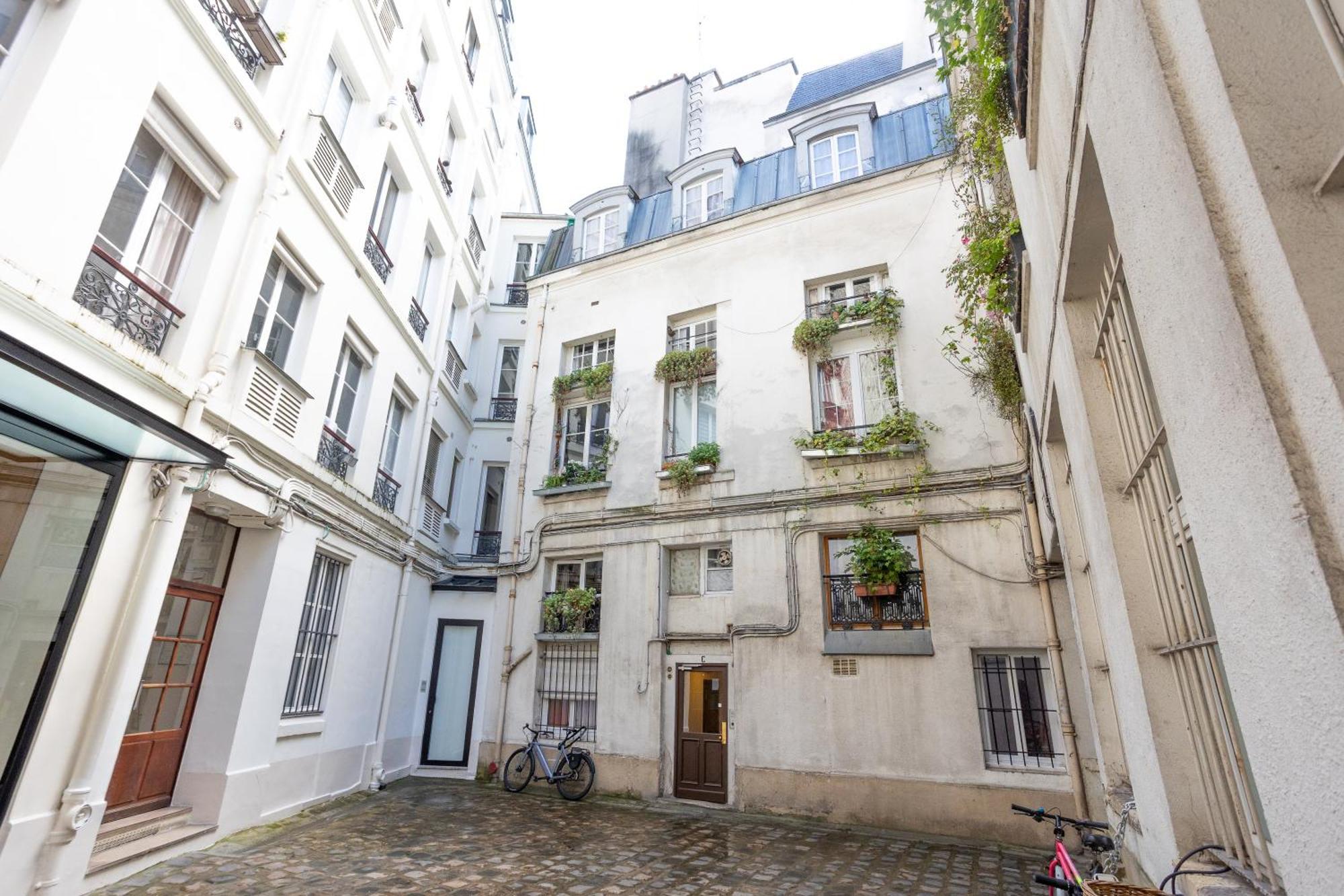 Appartamento Studio Cosy Romantique En Plein Coeur De Parigi Esterno foto