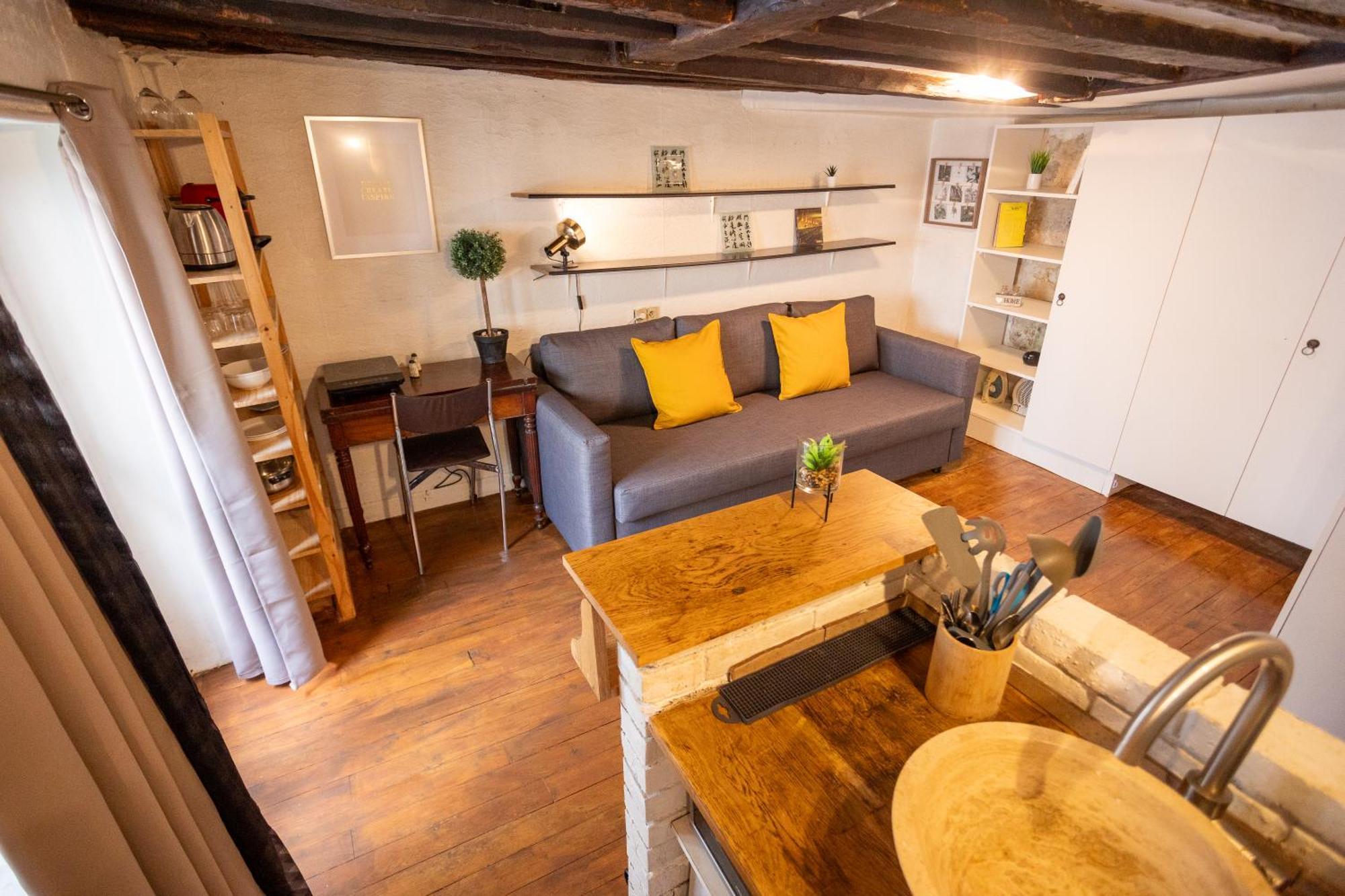 Appartamento Studio Cosy Romantique En Plein Coeur De Parigi Esterno foto
