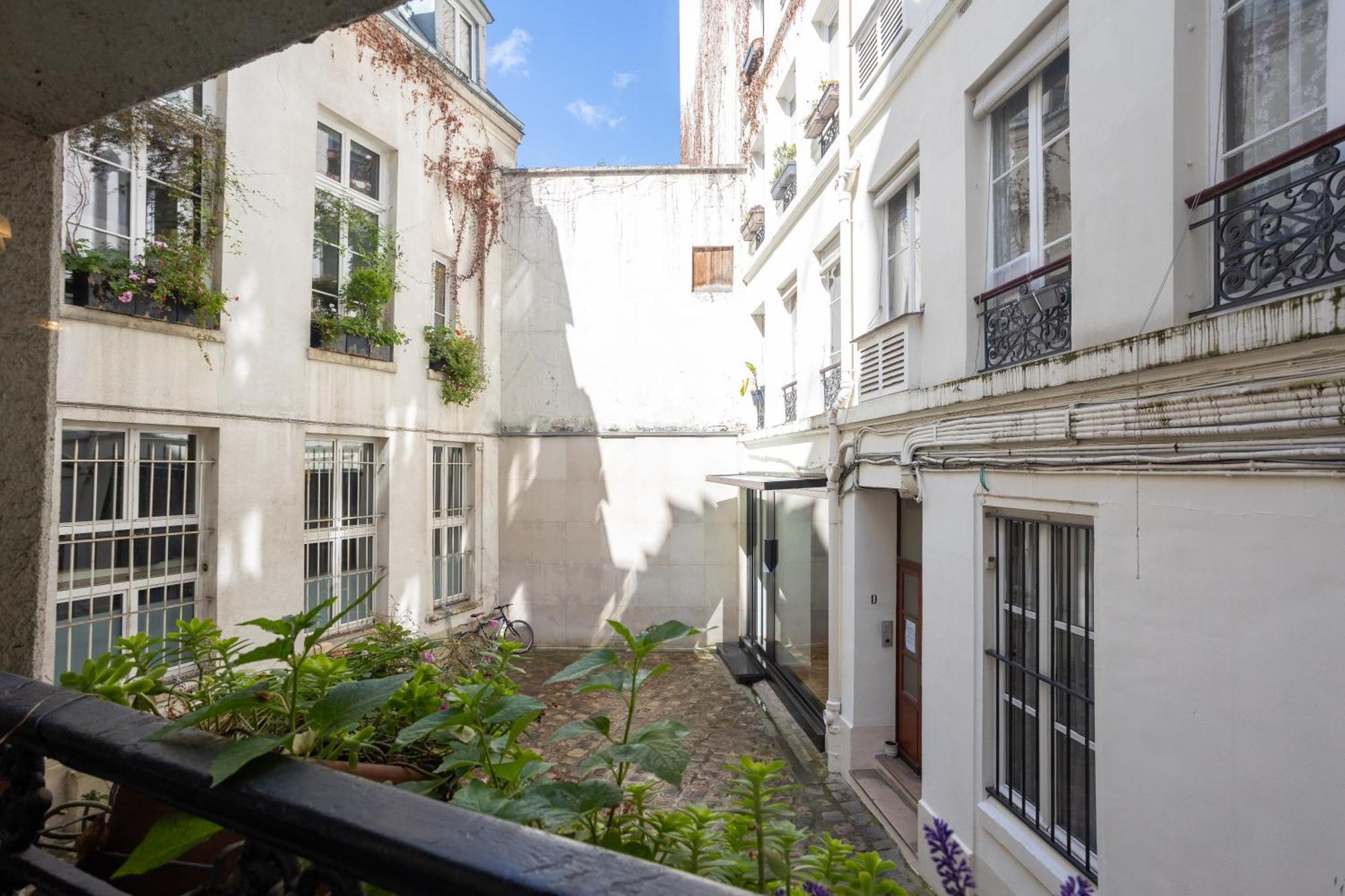 Appartamento Studio Cosy Romantique En Plein Coeur De Parigi Esterno foto